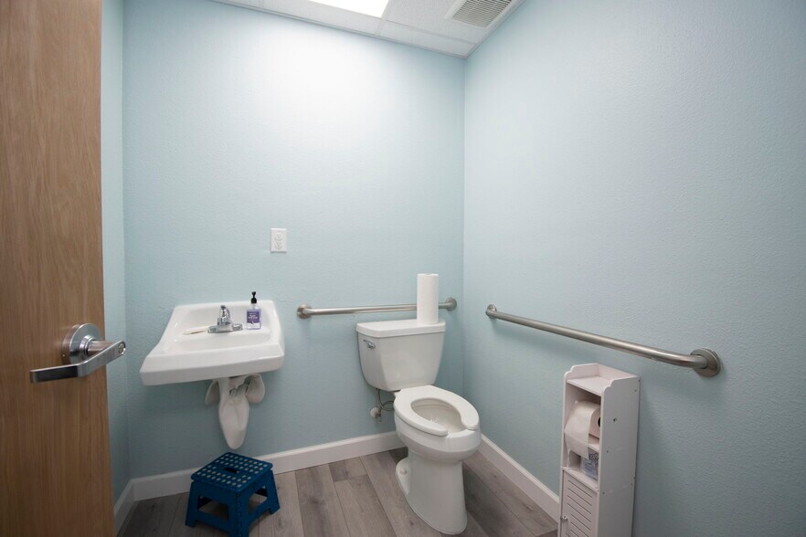 More Photos Of 4535 Tamiami Trl, Port Charlotte Office For Lease