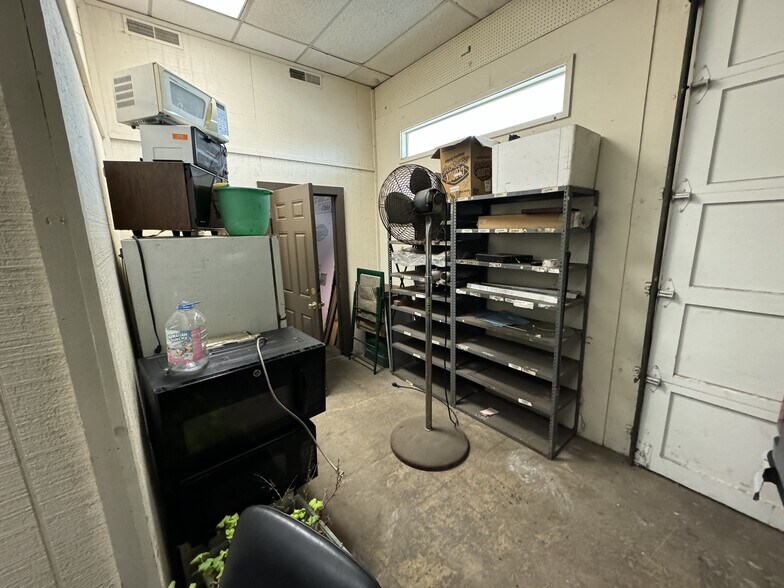 More Photos Of 905 Miami St, Akron Warehouse For Sale