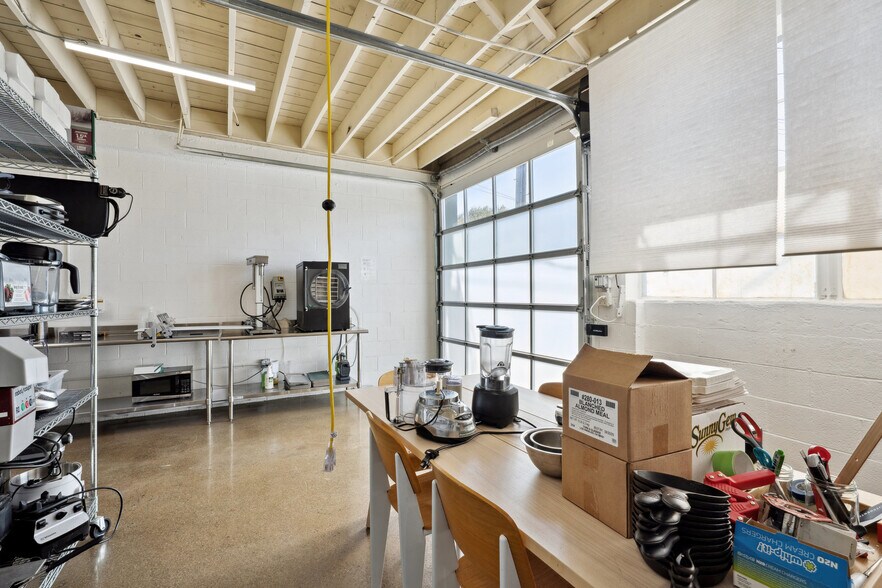 More Photos Of 1015 Howard Ave, San Mateo Service For Sale