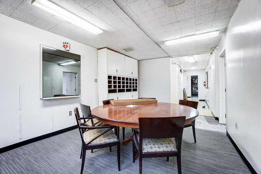 More Photos Of 1106 E High St, Springfield Schools For Sale