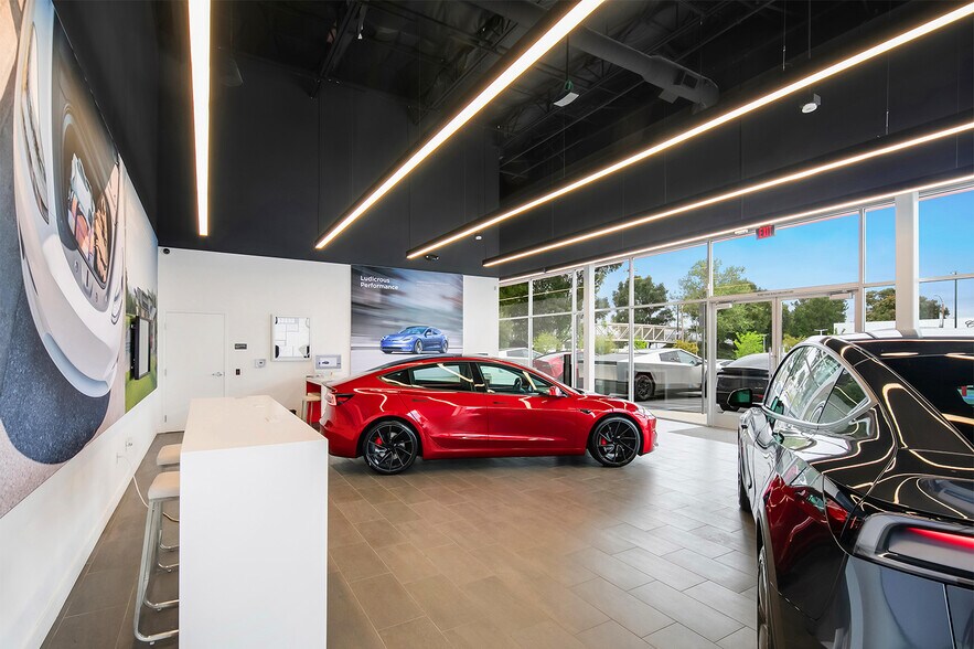 More Photos Of 24050 Creekside Rd, Valencia General Retail For Sale
