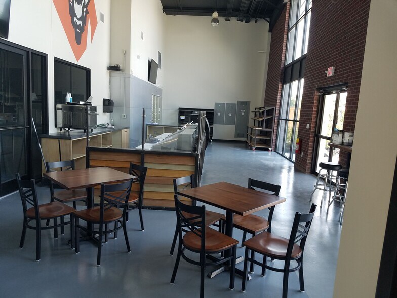 More Photos Of 725 Meeting St, West Columbia Freestanding For Sale