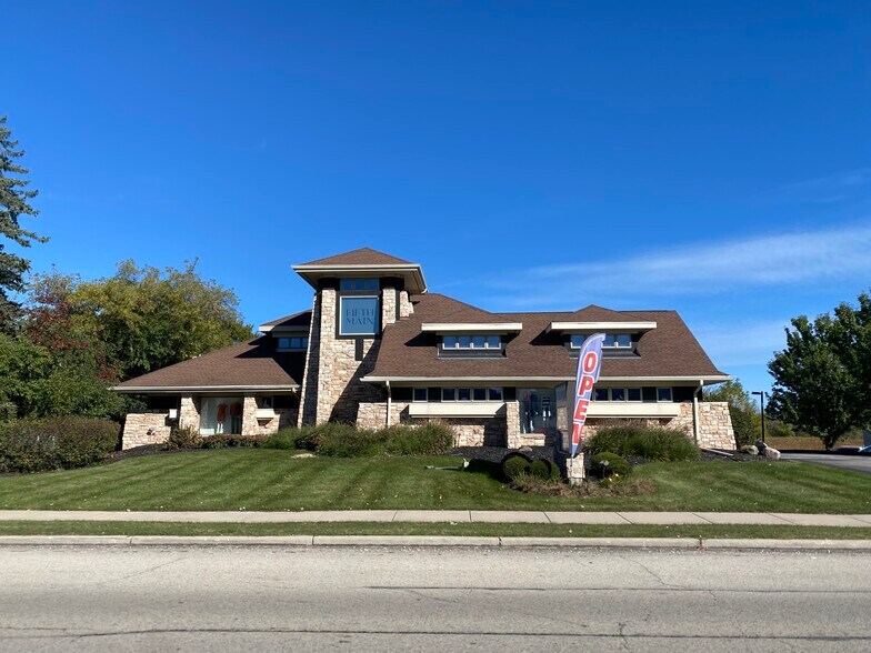 More Photos Of 1550-1556 W Mequon Rd, Mequon Freestanding For Sale