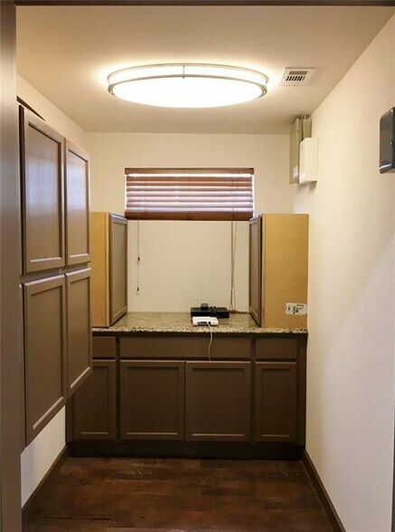 More Photos Of 302 E Milam St, Round Rock Office For Lease