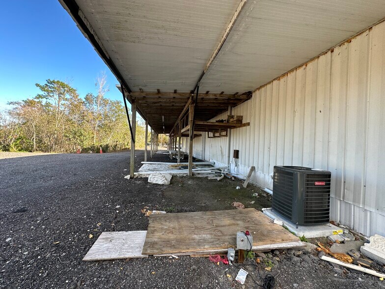 More Photos Of 18715 Colonial Dr, Orlando Warehouse For Lease