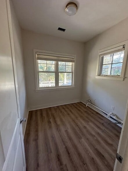 More Photos Of 12 Celadon Dr, Beaufort Storefront Retail Office For Lease