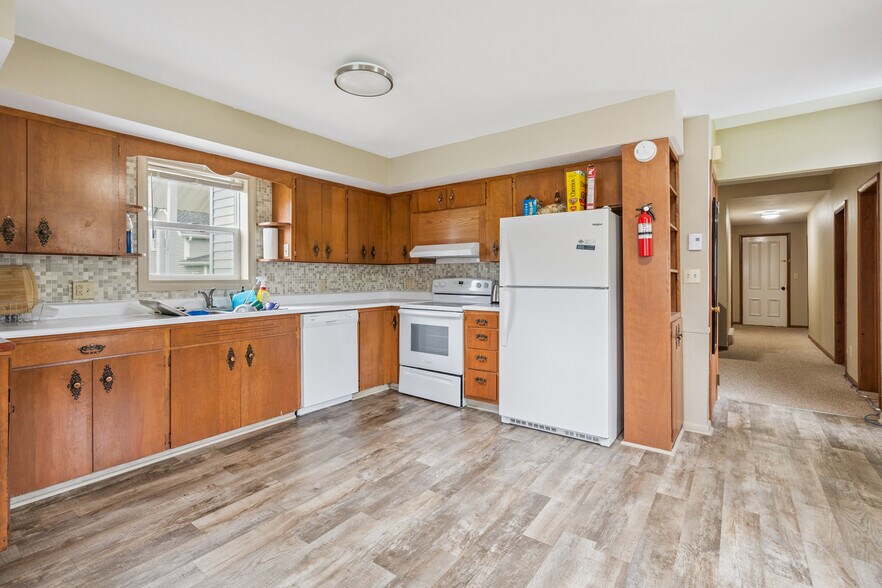 More Photos Of 920 High St, Grinnell Apartments For Sale