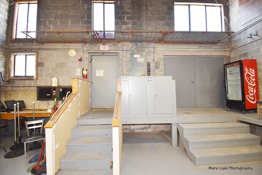 More Photos Of 4740 Main St, Lisle Storefront For Lease