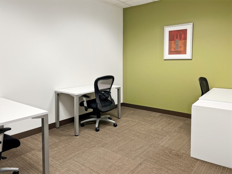 More Photos Of 301 McCullough Dr, Charlotte Coworking Space