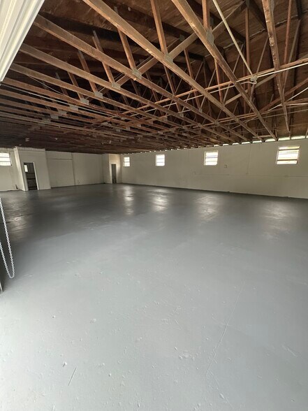 More Photos Of 3313 Oleander Ave, Fort Pierce Warehouse For Lease