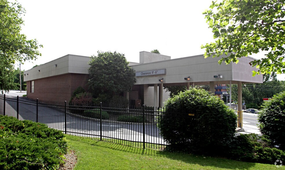 More Photos Of 1809 Reisterstown Rd, Baltimore Unknown For Lease