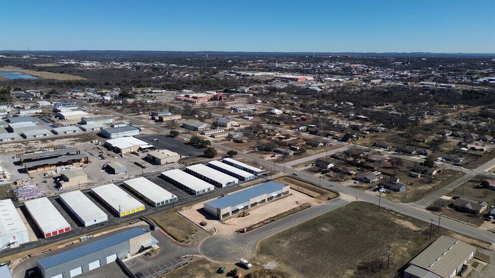 More Photos Of 2205 Warehouse Cir, Marble Falls Flex For Lease