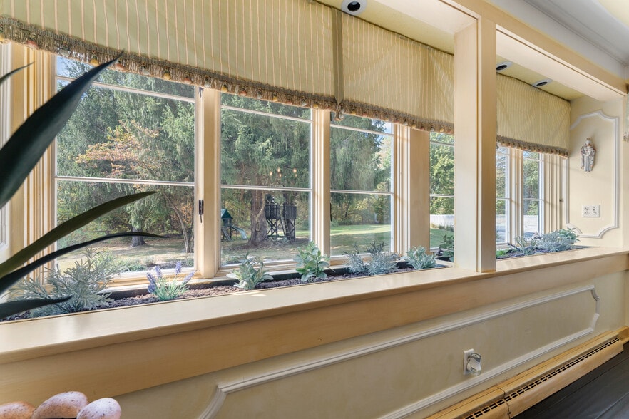 More Photos Of 550 Warner rd, Vienna Specialty For Sale