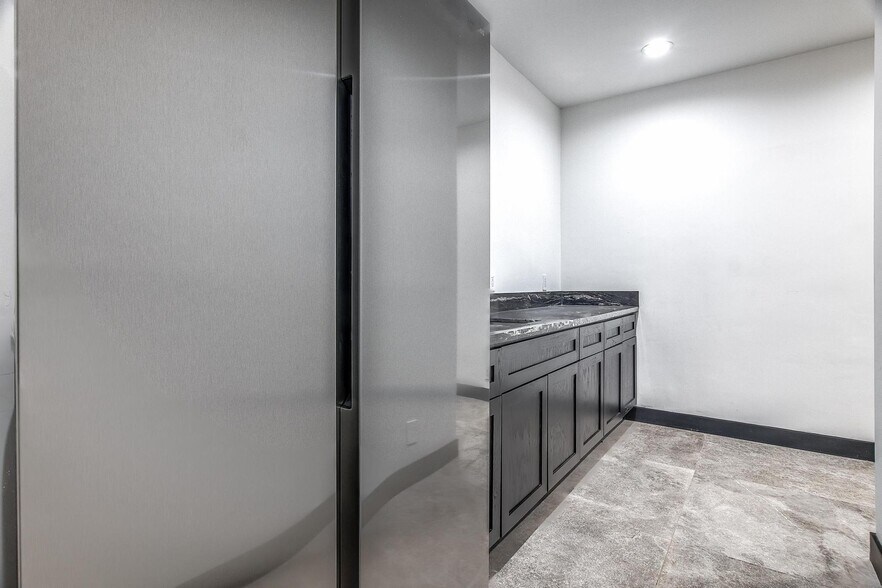 More Photos Of 4041 Wilshire Blvd, Los Angeles Office For Lease