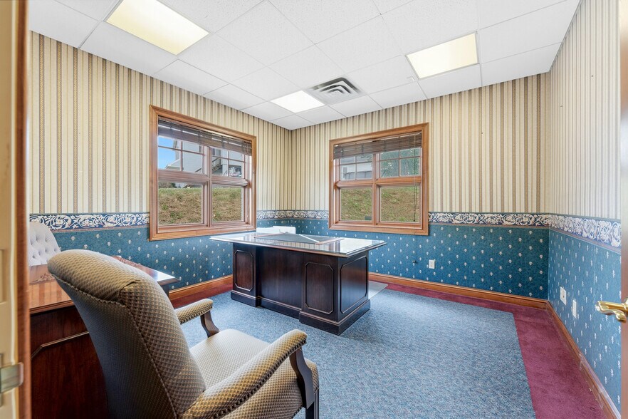 More Photos Of 1703 Locust Ave, Fairmont Medical For Sale