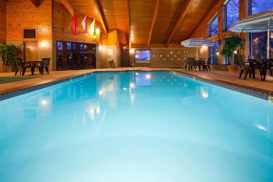 More Photos Of 2405 S El Camino Dr, Sayre Hotel For Sale