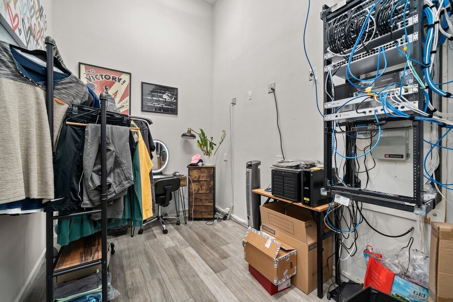 More Photos Of 5250 Vineland Ave, North Hollywood Loft Creative Space For Lease