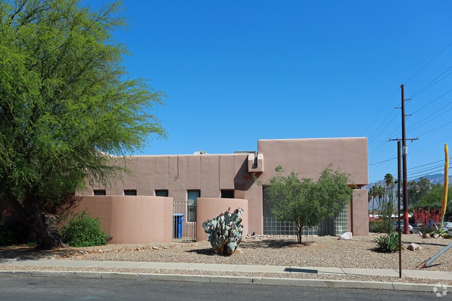 More Photos Of 2101 N Country Club Rd, Tucson Office For Lease