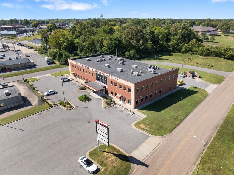 Primary Photo Of 67 Lakeview Dr, Paducah Office For Lease