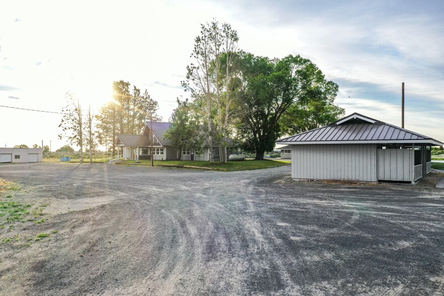 More Photos Of 87275 County Hwy 9-28, Christmas Valley Hotel For Sale