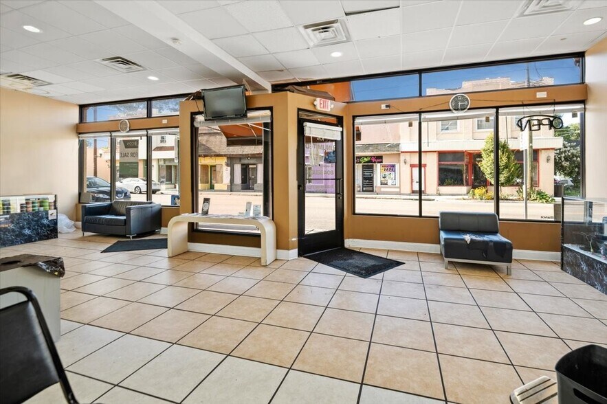 More Photos Of 103-105 W Brookland Park Blvd, Richmond General Retail For Sale