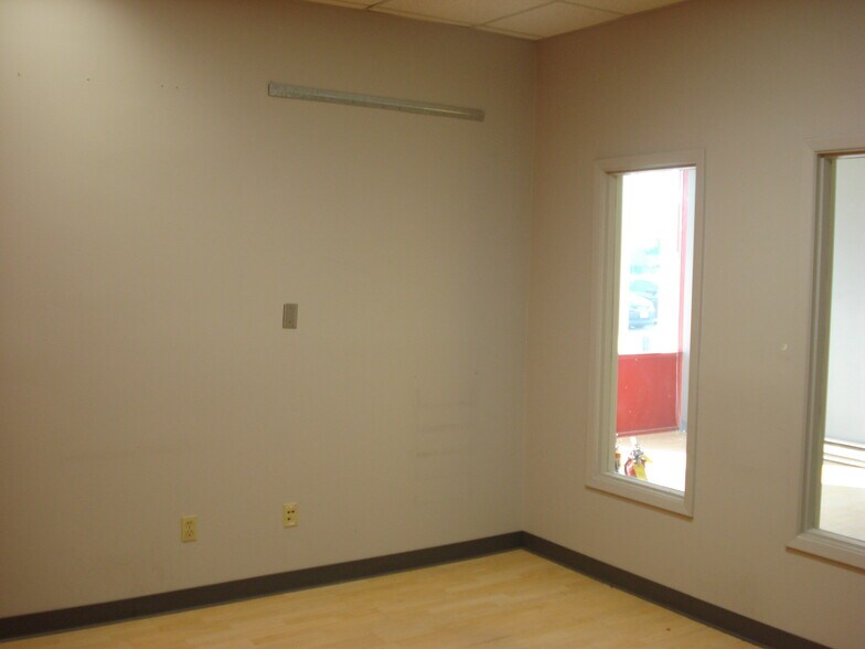 More Photos Of 3700 Woodland Dr, Anchorage Flex For Sale