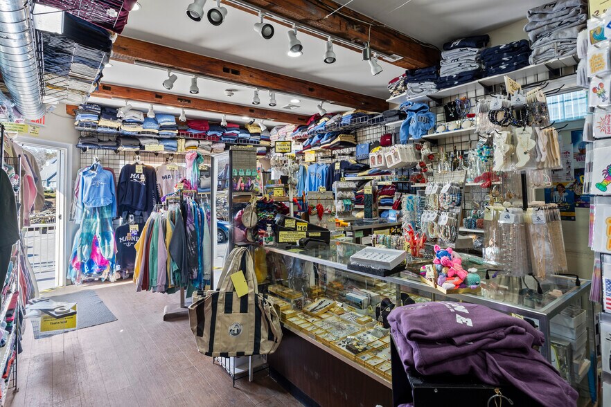 More Photos Of 113 113, 115 & 117 Perkins Cove, Ogunquit General Retail For Sale