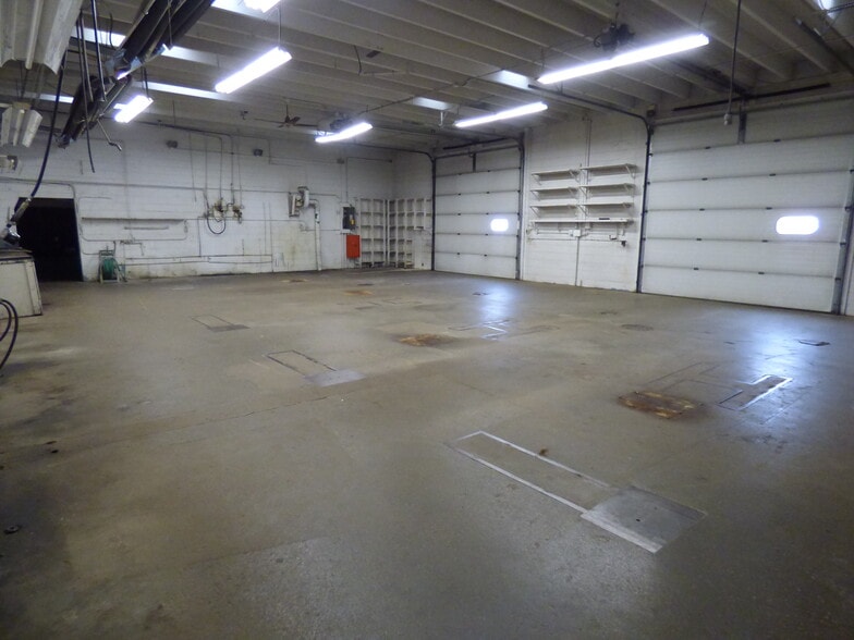 More Photos Of 206 N Highway Ave, Blooming Prairie Service For Sale