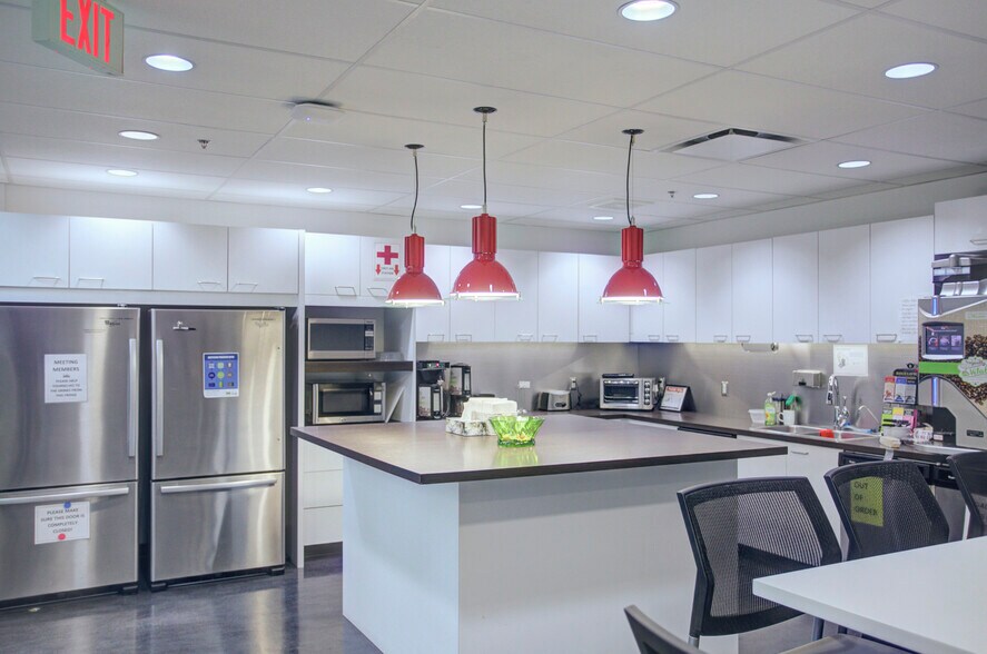 More Photos Of 200 Rivercrest Dr SE, Calgary Medical For Lease