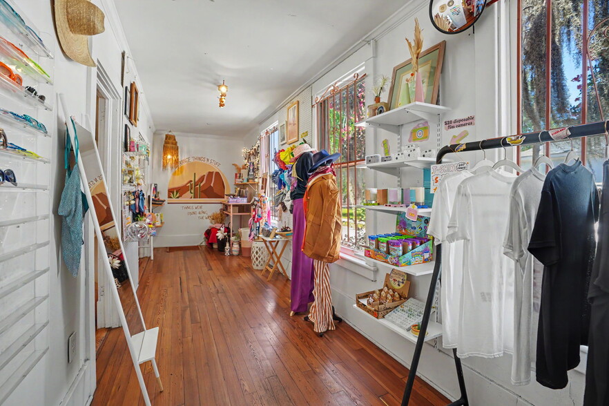 More Photos Of 17 W 41st St, Savannah Freestanding For Sale