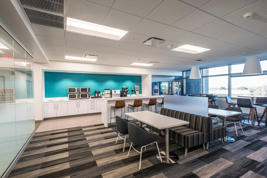 More Photos Of 16552 N 90th St, Scottsdale Unknown For Lease