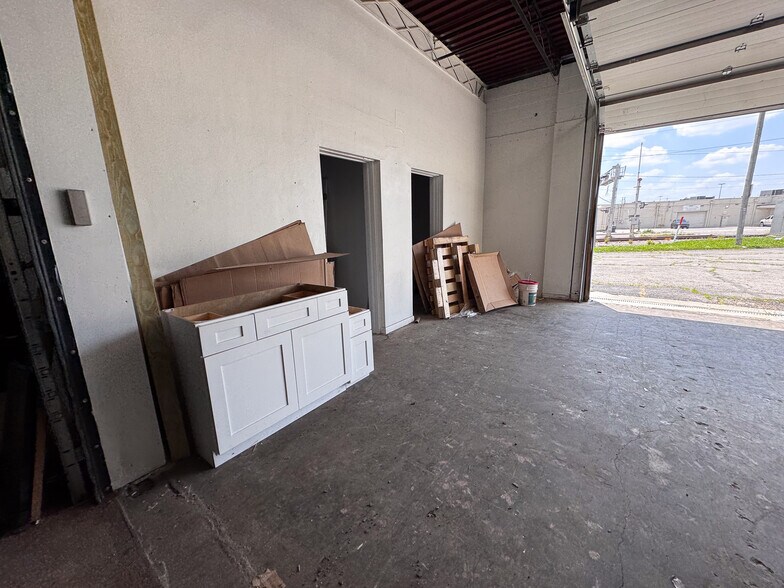 More Photos Of 1516 W Mound St, Columbus Warehouse For Lease
