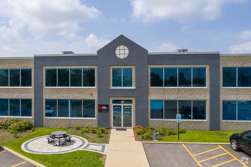 Primary Photo Of 165 E Commerce Dr, Schaumburg Flex For Lease