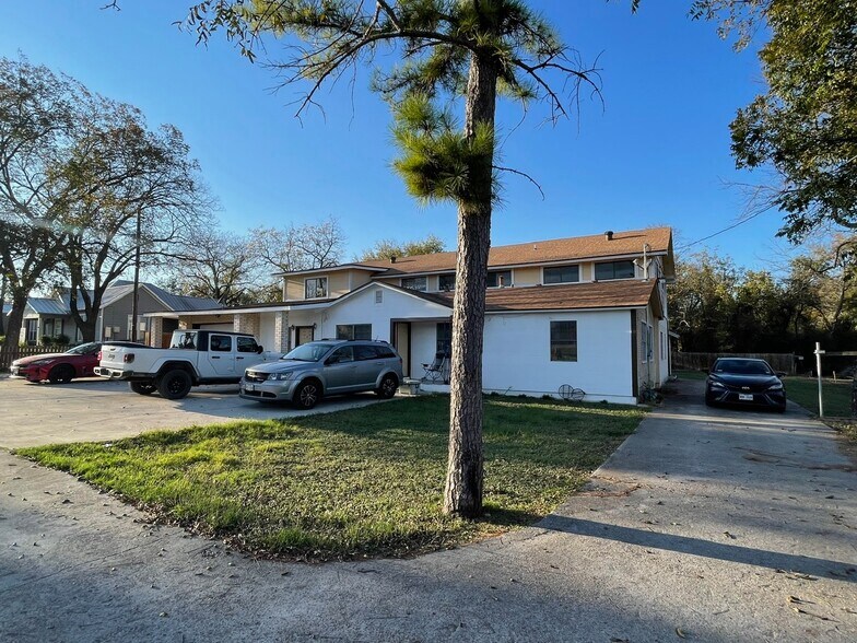 Primary Photo Of 613 Central Texas Expy, Lampasas Multifamily For Sale