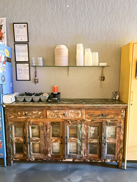 More Photos Of 69 St Michael St, Mobile Restaurant For Lease