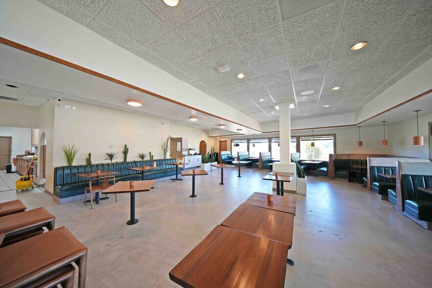 More Photos Of 1401 Lakeside Ct, Yakima Restaurant For Lease