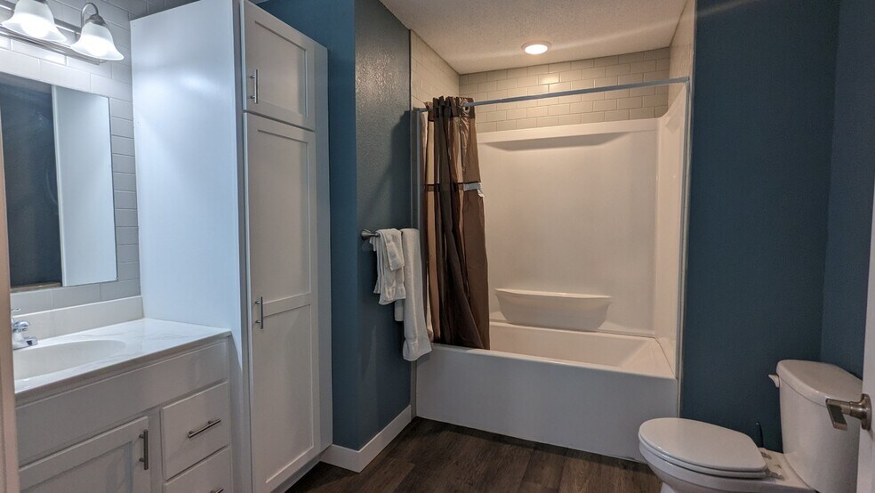 More Photos Of 1955 1st Ave N, Windom Hotel For Sale