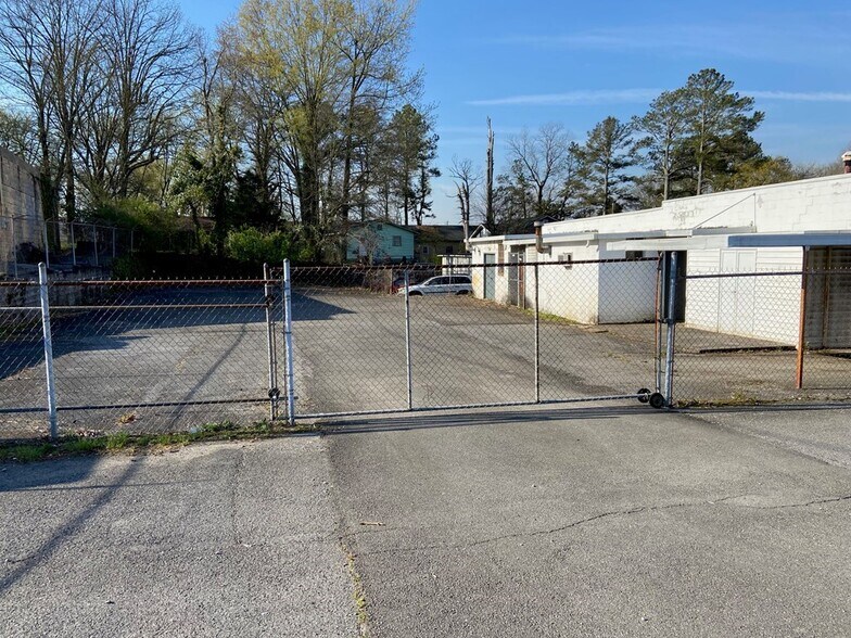 More Photos Of 1414 E Morris St, Dalton Light Distribution For Lease