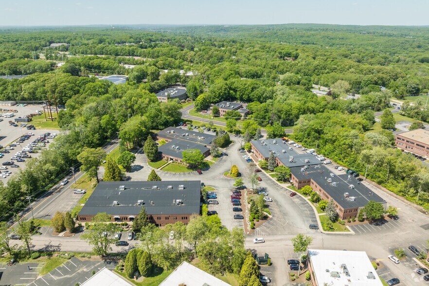 More Photos Of 6 Blackstone Valley Pl, Lincoln Medical For Sale