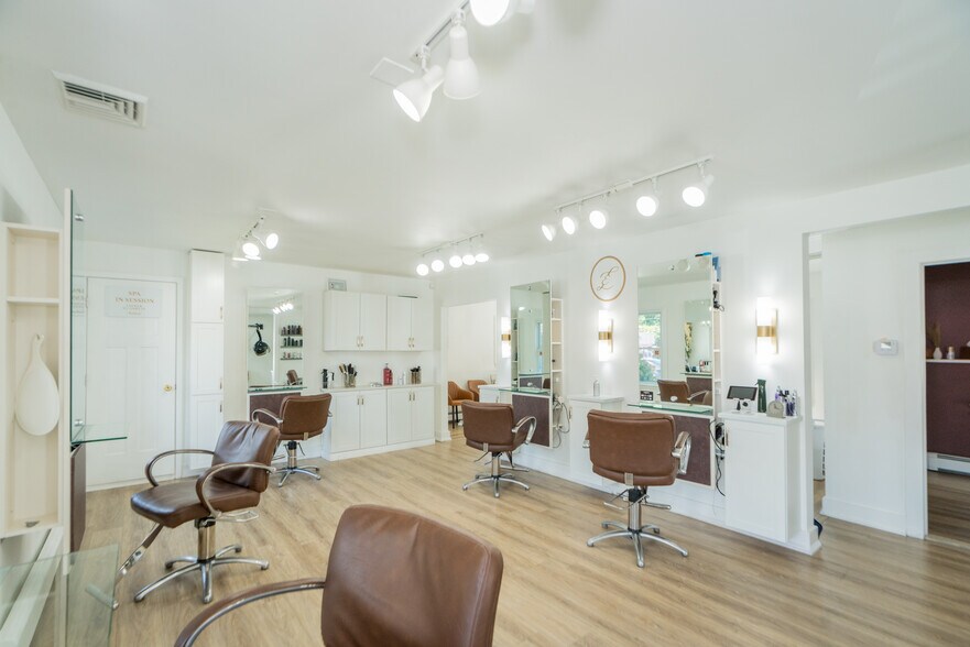 More Photos Of 1830 Western Ave, Albany Freestanding For Sale