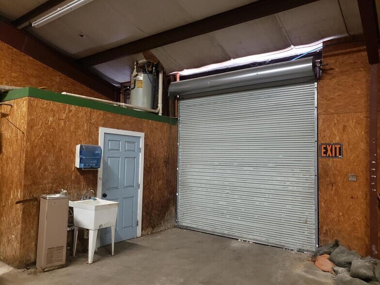 More Photos Of 1209 Bessemer Ave, Llano Light Distribution For Sale