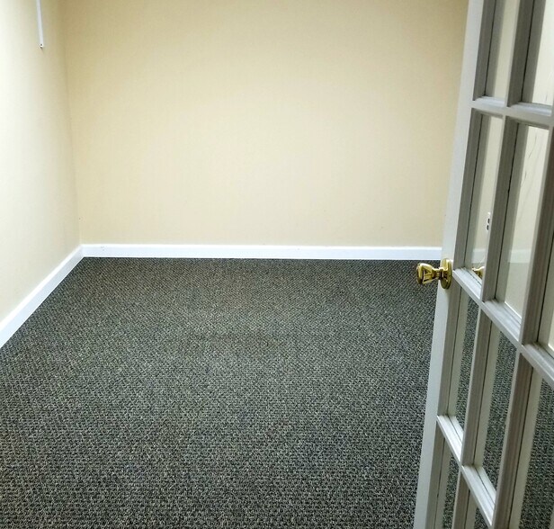 More Photos Of 7311 Highland St, Springfield Warehouse For Lease