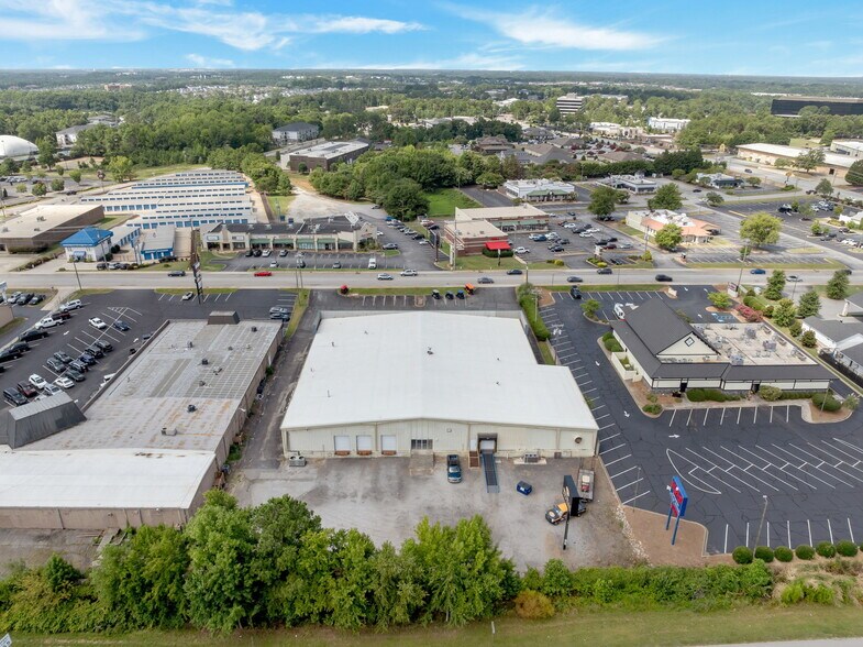 More Photos Of 627 Congaree Rd, Greenville Freestanding For Sale