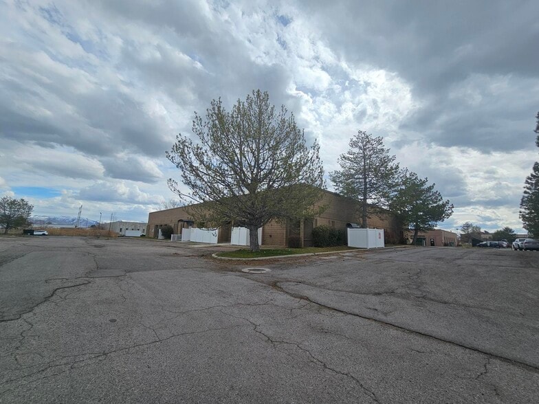 More Photos Of 415 Neil Armstrong, Salt Lake City Light Manufacturing For Sale