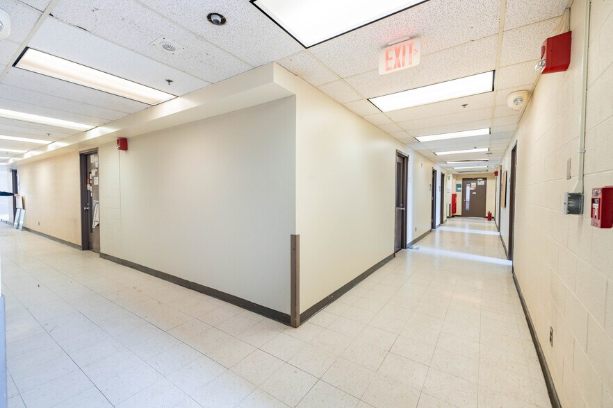 More Photos Of 110 E Warren Ave, Detroit Medical For Lease
