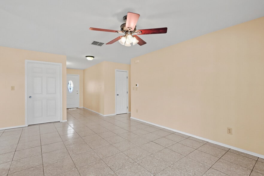 More Photos Of 5200 Doniphan Dr, El Paso Bar For Sale