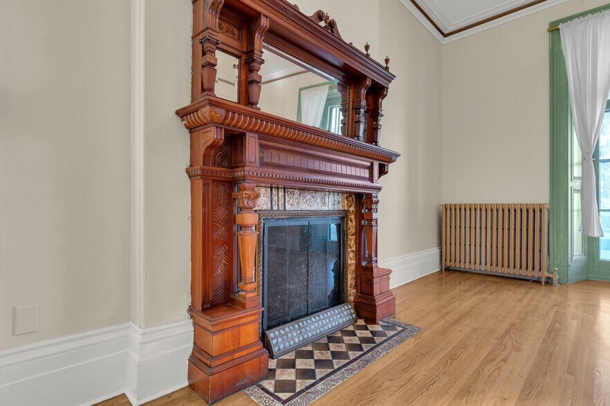 More Photos Of 389 King St E, Gananoque Office For Sale