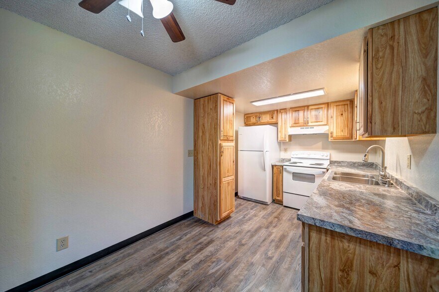 More Photos Of 2351 Victor Ave, Redding Apartments For Sale