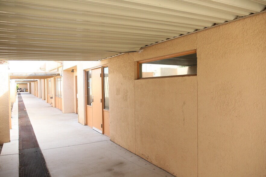 More Photos Of 502 N Silverbell Rd, Tucson Rehabilitation Center For Lease