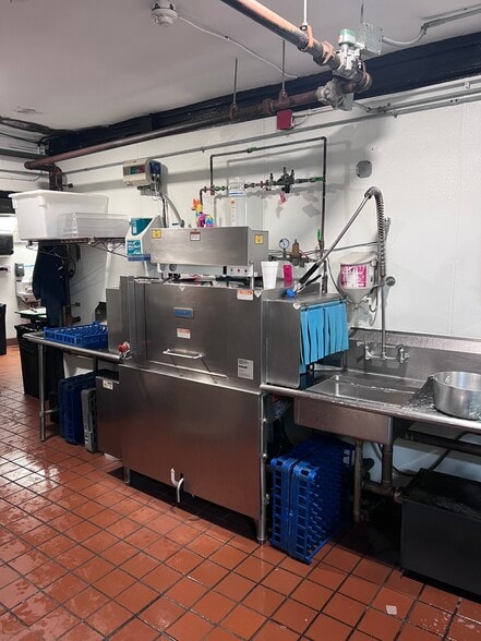 More Photos Of 300 Derby St, Salem Restaurant For Lease